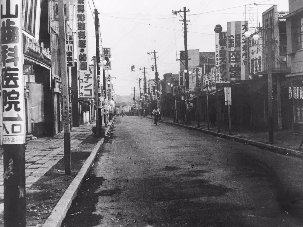 Chazawa-dori street in Sangenjaya in the Showa era